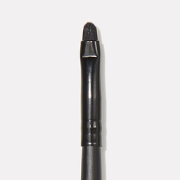 E.L.F. SMALL SMUDGE BRUSH